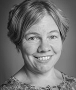 Porträttbild av Karin Sjöholm